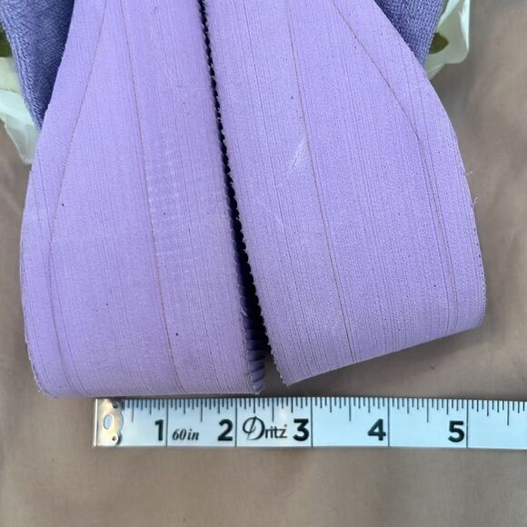 Make a statement with these adorable flower adorned wedge sz6 flip flops EUC - Picture 6 of 14